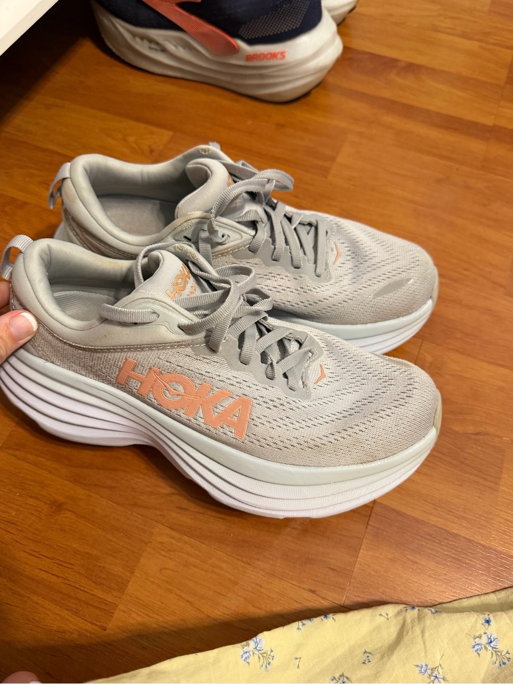 Hoka woman's bondi size 7.5